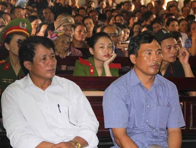 Nguy&ecirc;n Chủ tịch UBND x&atilde; v&agrave; kế to&aacute;n x&atilde; Thuần Thiện cũng lĩnh &aacute;n vị tội