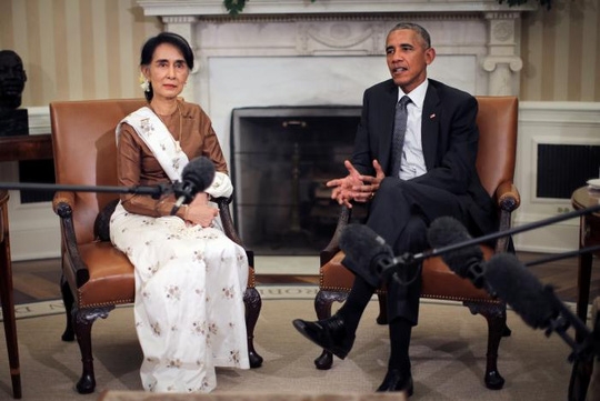 Tổng thống Mỹ Barack Obama (phải) hội đ&agrave;m c&ugrave;ng Cố vấn Nh&agrave; nước Myanmar Aung San Suu Kyi tại Nh&agrave; Trắng h&ocirc;m 14/9. (Ảnh: Reuters)