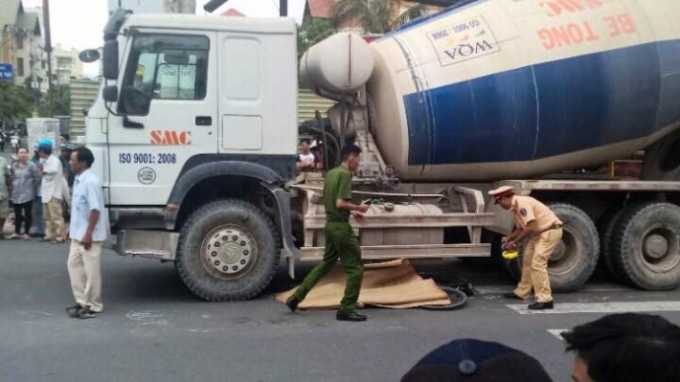 Vụ tai nạn khiến người đ&agrave;n &ocirc;ng đi xe đạp tử vong tại chỗ.