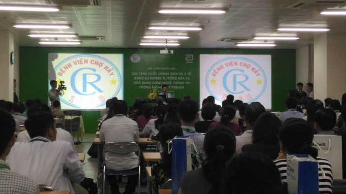 &nbsp;Hội&nbsp;thảo&nbsp;khoa học &ldquo;Gia tăng chất lượng dịch vụ y tế bằng xu hướng tự động h&oacute;a v&agrave; ứng dụng c&ocirc;ng nghệ th&ocirc;ng tin trong ph&ograve;ng x&eacute;t nghiệm&rdquo; v&agrave;o chiều 16/9.