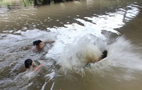 Thanh Hóa: 2 học sinh chết thương tâm do đuối nước