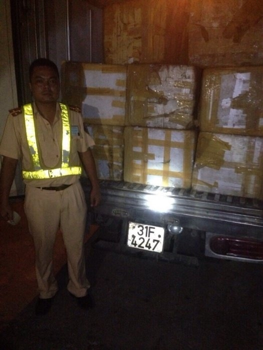 Chiếc xe chở 10.000 que kem Tr&agrave;ng Tiền giả.