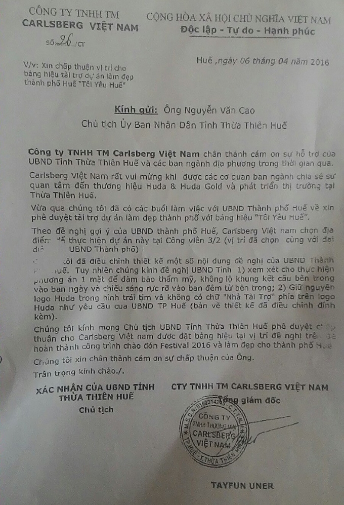 C&ocirc;ng ty TNHH thương mại Carlsberg Việt Nam đ&atilde; c&oacute; văn bản số 26/CT ng&agrave;y 06 th&aacute;ng 4 năm 2016 gửi Chủ tịch UBND tỉnh Thừa Thi&ecirc;n Huế c&oacute; y&ecirc;u cầu như sau: &ldquo;Giữ nguy&ecirc;n logo Huda trong h&igrave;nh tr&aacute;i tim v&agrave; kh&ocirc;ng c&oacute; chữ &lsquo;Nh&agrave; t&agrave;i trợ&rsquo; ph&iacute;a tr&ecirc;n logo Huda như y&ecirc;u cầu của UBND th&agrave;nh phố Huế. (Văn bản do văn ph&ograve;ng UBND th&agrave;nh phố Huế cung cấp)