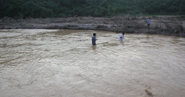 Tìm thấy 4 thi thể nữ giới không còn nguyên vẹn sau mưa lũ