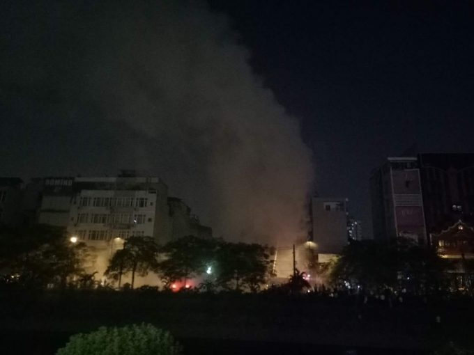 Vụ ch&aacute;y thi&ecirc;u rụi nhiều t&agrave;i sản gi&aacute; trị v&agrave; l&agrave;m nhiều kh&aacute;ch h&agrave;ng hoảng loạn.