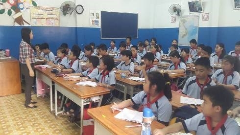 C&aacute;c em học sinh của Trường tiểu học B&agrave;nh Văn Tr&acirc;n trong giờ học tại trường (ảnh minh họa: P.L).