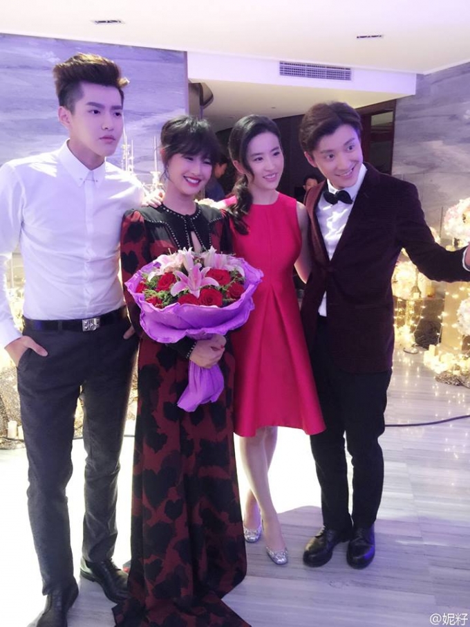 Kiều Nhậm Lương b&ecirc;n Lưu Diệc Phi.