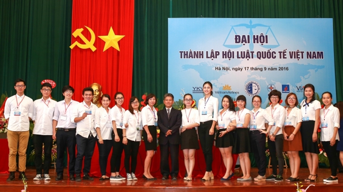 &Aacute; hậu Thanh T&uacute; trở th&agrave;nh th&agrave;nh vi&ecirc;n Hội luật Quốc tế Việt Nam