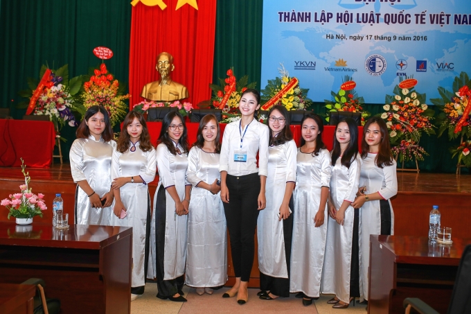 &Aacute; hậu Thanh T&uacute; trở th&agrave;nh th&agrave;nh vi&ecirc;n Hội luật Quốc tế Việt Nam