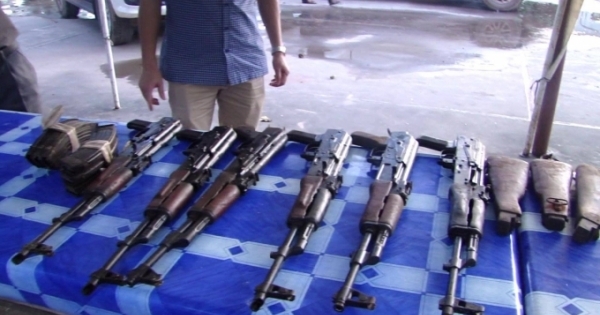 Bắt giữ khẩn cấp đường dây mua bán vũ khí xuyên quốc gia