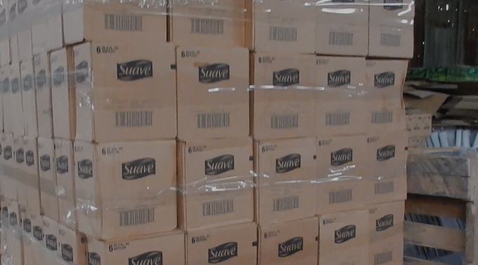 Ph&aacute;t hiện l&ocirc; h&agrave;ng mỹ phẩm nhập lậu trị gi&aacute; hơn 5 tỷ