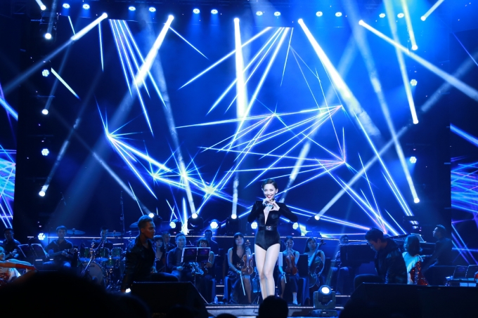 Bằng Kiều lần đầu h&aacute;t bolero tr&ecirc;n s&acirc;n khấu