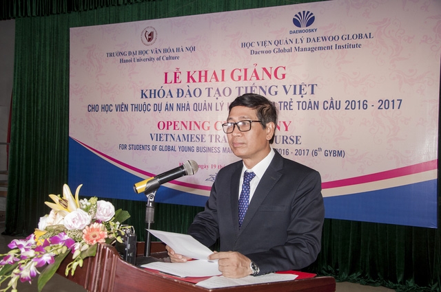 PGS. TS Nguyễn Văn Cương - Hiệu trưởng trường Đại học Văn Ho&aacute; H&agrave; Nội ph&aacute;t biểu tại buổi lễ.