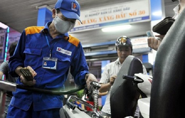 Gi&aacute; xăng tăng nhẹ 156 đồng/l&iacute;t. Ảnh minh hoạ.