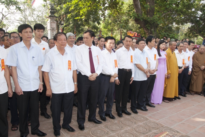 L&atilde;nh đạo tỉnh Nam Định v&agrave; c&aacute;c đại biểu tới dự lễ d&acirc;ng hương Hưng Đạo Đại Vương Trần Quốc Tuấn.