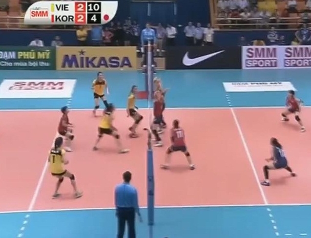 Tuyển Việt Nam vươn l&ecirc;n kh&oacute; khăn