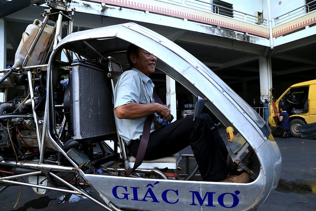 Chiếc trực thăng vừa được &ocirc;ng Hiển bay thử ở độ cao khoảng 2m