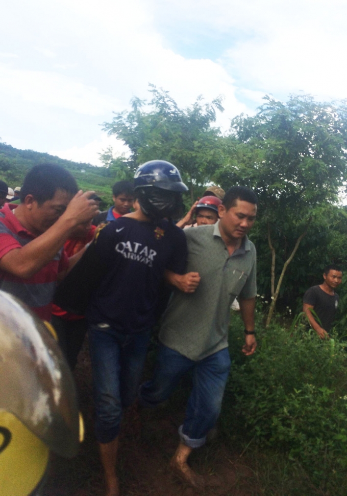 Nghi can giết ch&aacute;u b&eacute; 7 tuổi bị bắt.