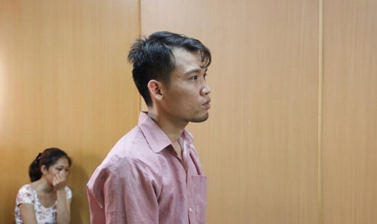 Một ph&uacute;t sơ suất, T&acirc;n phải trả gi&aacute; bằng 3 năm t&ugrave; giam.