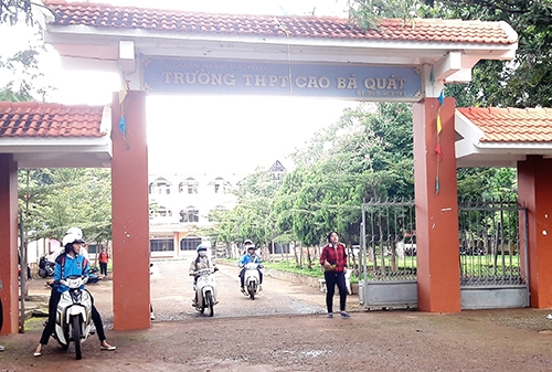 Trường THPT Cao B&aacute; Qu&aacute;t đ&atilde; dừng dạy th&ecirc;m, học th&ecirc;m sau khi Thanh tra Sở kết luận c&oacute; sai phạm. Ảnh:&nbsp;Kh.Uy&ecirc;n.