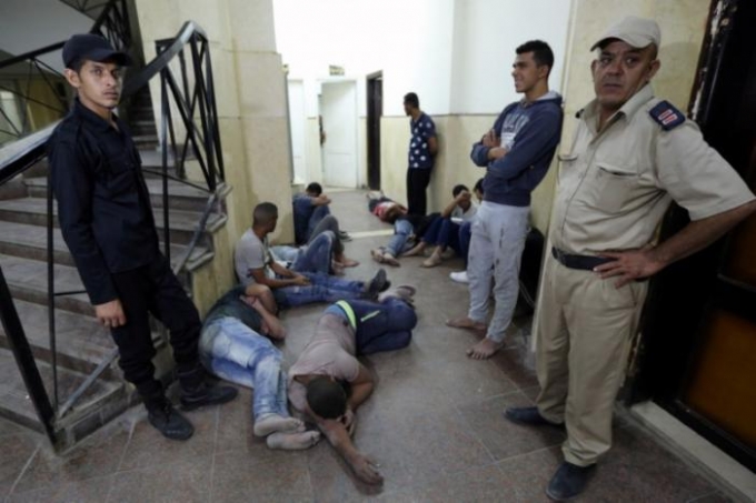 Ngo&agrave;i 154 người được cứu sống vẫn c&ograve;n h&agrave;ng trăm người đang mất t&iacute;ch. (Ảnh: Reuters)