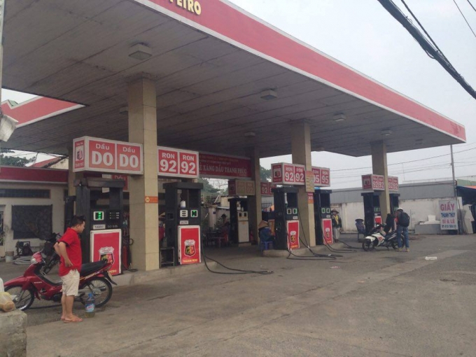 Ghị nhận s&aacute;ng ng&agrave;y 22/9 c&acirc;y xăng Thanh Ph&uacute;c vẫn đang hoạt động coi thường t&iacute;nh mạng người d&acirc;n.