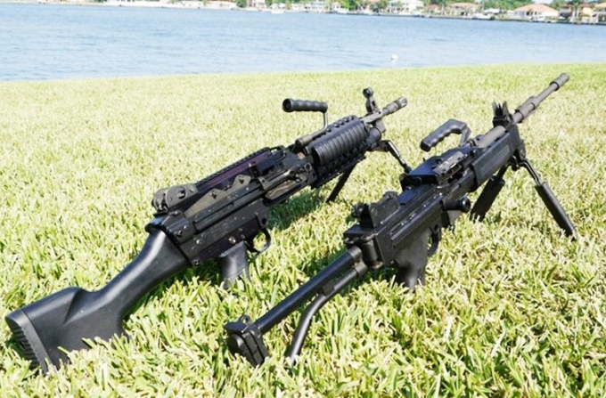 Về cơ bản,&nbsp;trung li&ecirc;n IWI Negev&nbsp;vẫn c&oacute; thiết kế tương tự nhiều mẫu s&uacute;ng m&aacute;y hạng nhẹ kh&aacute;c tr&ecirc;n thế giới. H&igrave;nh d&aacute;ng b&ecirc;n ngo&agrave;i của Negev kh&aacute; tương đồng với khẩu s&uacute;ng FN minimi của Bỉ những lại c&oacute; nhiều ưu điểm vượt trội.