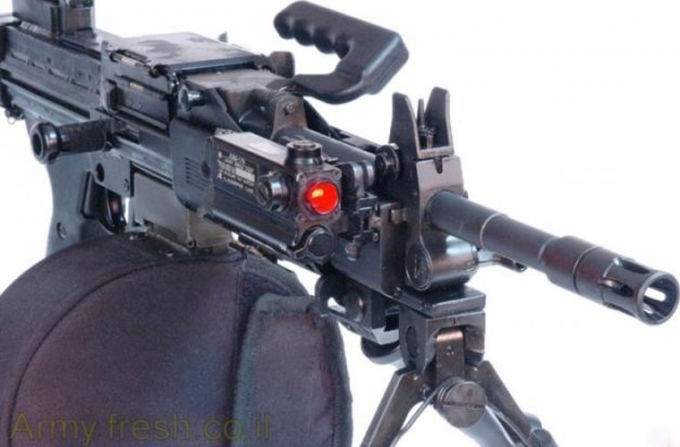 N&ograve;ng của của Negev&nbsp;c&oacute; độ d&agrave;i 460 mm, được r&egrave;n nguội từ th&eacute;p tốt, mạ chrome b&ecirc;n trong để c&oacute; tuổi thọ cao. N&ograve;ng c&oacute; tỉ lệ xoắn 1:12 inch để ph&ugrave; hợp với loại đạn nhẹ M193. S&uacute;ng sử dụng cỡ đạn 5,56mm x 45mm với tầm bắn hiệu quả đạt từ 300 - 1.000 m, sơ tốc đầu đạn l&ecirc;n tới 915 m/s.