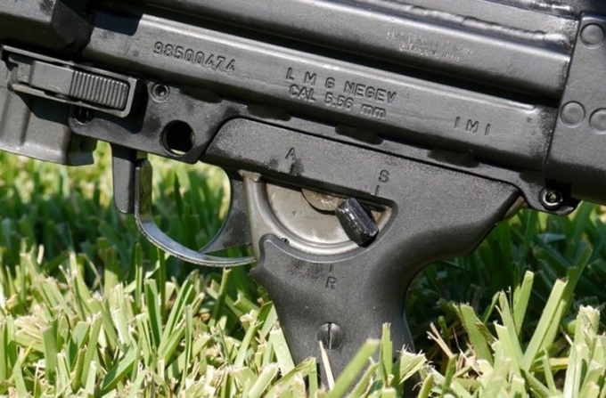 S&uacute;ng c&oacute; 3 chế độ bắn c&aacute;c với tốc độ kh&aacute;c nhau: Tốc độ bắn từ 850 - 1.150 vi&ecirc;n/ph&uacute;t khi sử dụng hộp tiếp đạn STANAG hay của Galil; 850 - 1.150 vi&ecirc;n/ph&uacute;t với d&acirc;y đạn 150 vi&ecirc;n. S&uacute;ng m&aacute;y Negev c&oacute; 3 chế độ l&agrave;m việc: &ldquo;1&rdquo; - thiết lập bắn ở điều kiện b&igrave;nh thường; &ldquo;2&rdquo; - thiết lập d&agrave;nh cho điều kiện thời tiết xấu; &ldquo;3&rdquo;- d&agrave;nh cho việc khởi động s&uacute;ng ph&oacute;ng lựu.