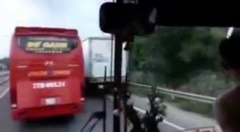 Clip: Xe khách 50 chỗ cố tình đánh võng, chặn đầu tại Bình Định