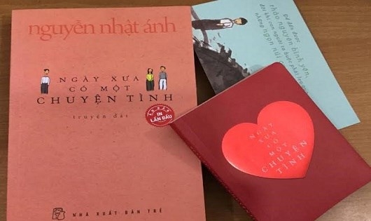 T&aacute;c phẩm &ldquo;Ng&agrave;y xưa c&oacute; một chuyện t&igrave;nh&rdquo; của nh&agrave; văn Nguyễn Nhật &Aacute;nh mới ra mắt, mặc d&ugrave; kh&aacute;c biệt so với văn phong trong s&aacute;ng vốn c&oacute; của &ocirc;ng nhưng vẫn được độc giả nhiệt liệt đ&oacute;n nhận.
