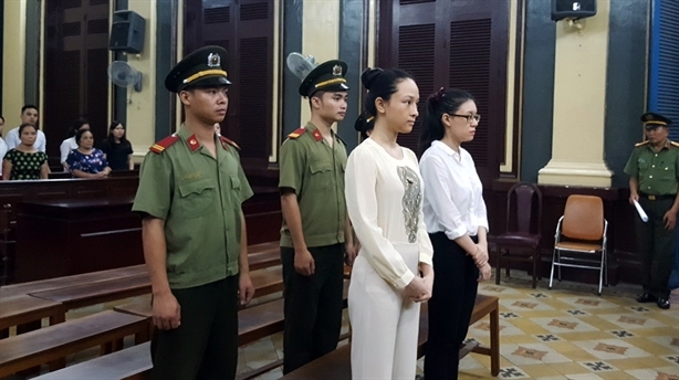 Điều đ&aacute;ng ch&uacute; &yacute; ch&iacute;nh l&agrave; nhan sắc thần th&aacute;i của Hoa hậu người Việt tại Nga Trương Hồ Phương Nga.