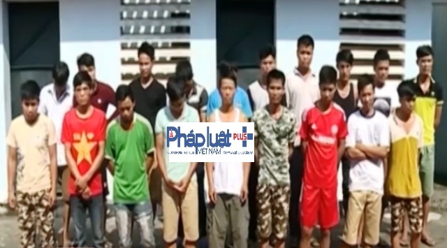 19 đối tượng bị bắt quả tang khi đang đ&aacute;nh bạc