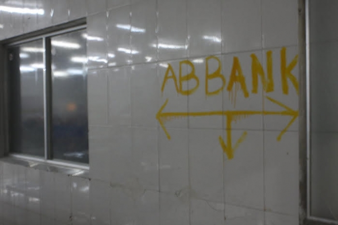 Ph&iacute;a C&ocirc;ng ty ABBA - Ng&acirc;n h&agrave;ng TMCP An B&igrave;nh đ&atilde; d&ugrave;ng sơn xịt nh&agrave;, t&agrave;i sản của C&ocirc;ng ty Minh Hiếu.