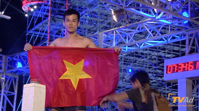Cựu binh Vũ Tr&iacute; Mạnh l&agrave; th&agrave;nh vi&ecirc;n thứ 2 của Green team vượt qua chuỗi thử th&aacute;ch thứ 3.