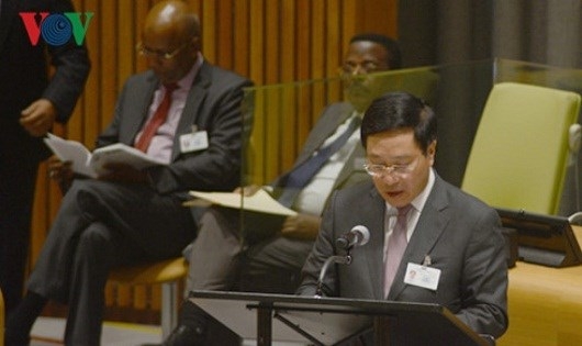 Ph&oacute; Thủ tướng, Bộ trưởng Bộ Ngoại giao Phạm B&igrave;nh Minh ph&aacute;t biểu tại phi&ecirc;n họp.