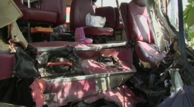 T&agrave;i xế xe kh&aacute;ch tử vong sau tai nạn.