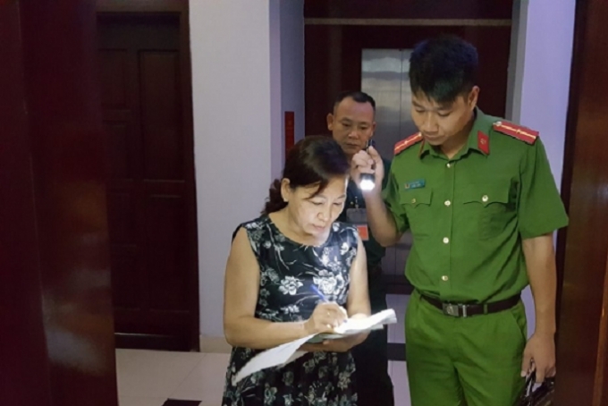 Lực lượng chức năng kiểm tra c&aacute;c điểm lưu tr&uacute; tr&ecirc;n địa b&agrave;n TP U&ocirc;ng B&iacute;.