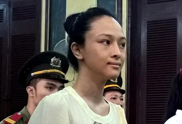 Hoa hậu Phương Nga trong phi&ecirc;n x&eacute;t xử vừa qua. Ảnh: Người lao động.