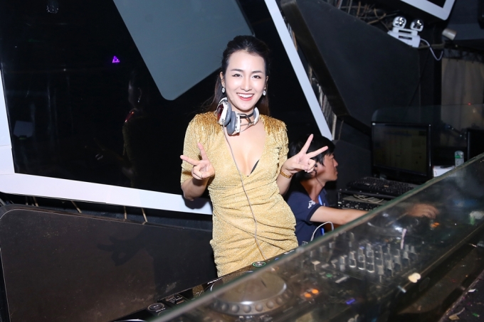 DJ Trang Moon đọ vẻ gợi cảm với nữ DJ sexy nhất H&agrave;n Quốc