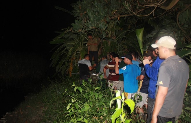 Lực lượng chức năng Quảng Ninh chia nhiều mũi để truy t&igrave;m thủ phạm. (ảnh Zing.vn)