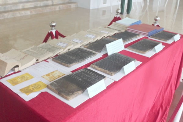 Một số mộc bản được trưng b&agrave;y trong lễ đ&oacute;n nhận.