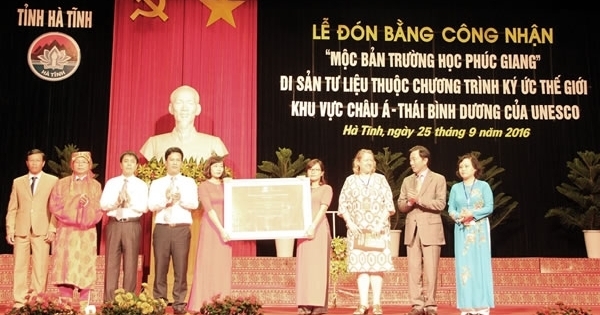 Hà Tĩnh nhận bằng UNESCO về Di sản tư liệu ký ức thế giới