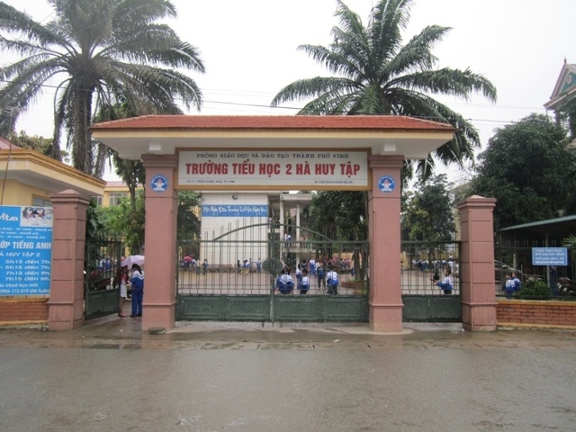 Trường Tiểu học H&agrave; Huy Tập bị
