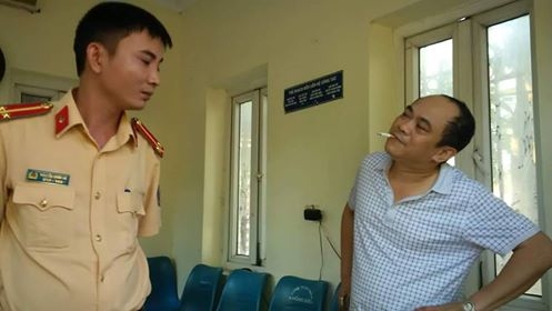 &Ocirc;ng L&ecirc; Văn Tuấn tỏ th&aacute;i độ bất hợp t&aacute;c trong t&igrave;nh trạng hơi thở đo được c&oacute; nồng độ cồn vượt quy định 3 lần.