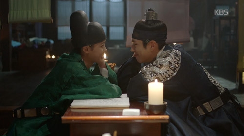 M&acirc;y họa &aacute;nh trăng tập 11: Kim Yoo Jung kh&oacute;c nức nở khi t&aacute;i ngộ mẹ ruột