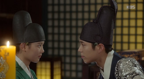 Lee Young d&ugrave;ng mực để