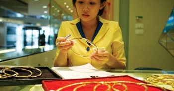 Giá vàng ngày 27/9: Tăng mạnh trở lại khi USD suy yếu