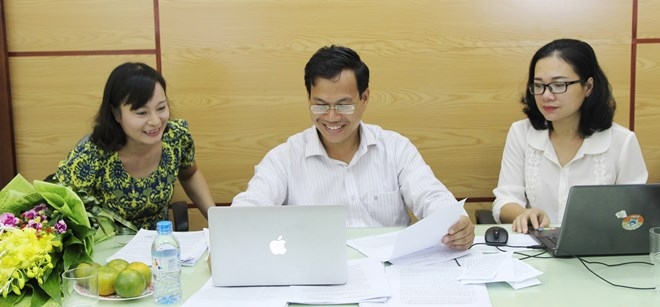 Nhiều độc giả c&ograve;n gửi tới &ocirc;ng Vụ trưởng Vụ Phổ biến gi&aacute;o dục ph&aacute;p luật những