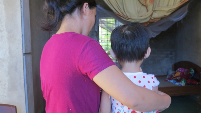 Chị H vẫn chưa hết b&agrave;ng ho&agrave;ng trước sự việc vừa xảy ra với hai con g&aacute;i b&eacute; bỏng của m&igrave;nh.